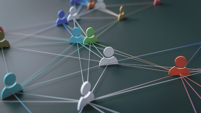 Connecting people c-iStock_1557118048_mesh cube
